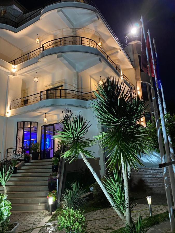 Garden Boutique Hotel Elbasan Exteriör bild
