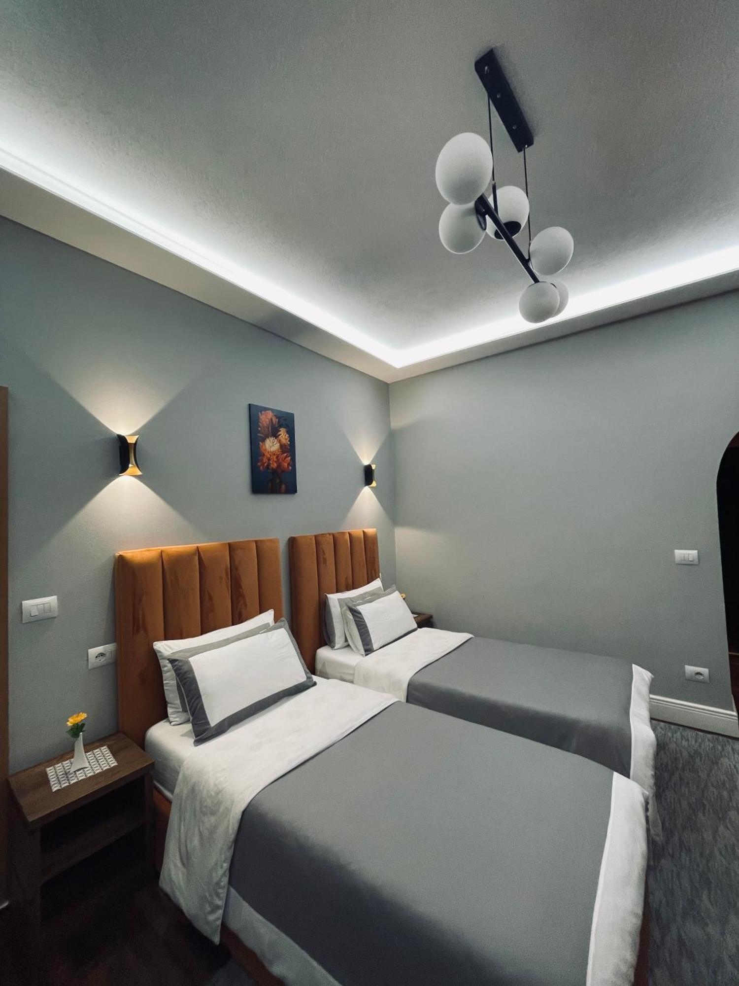 Garden Boutique Hotel Elbasan Exteriör bild