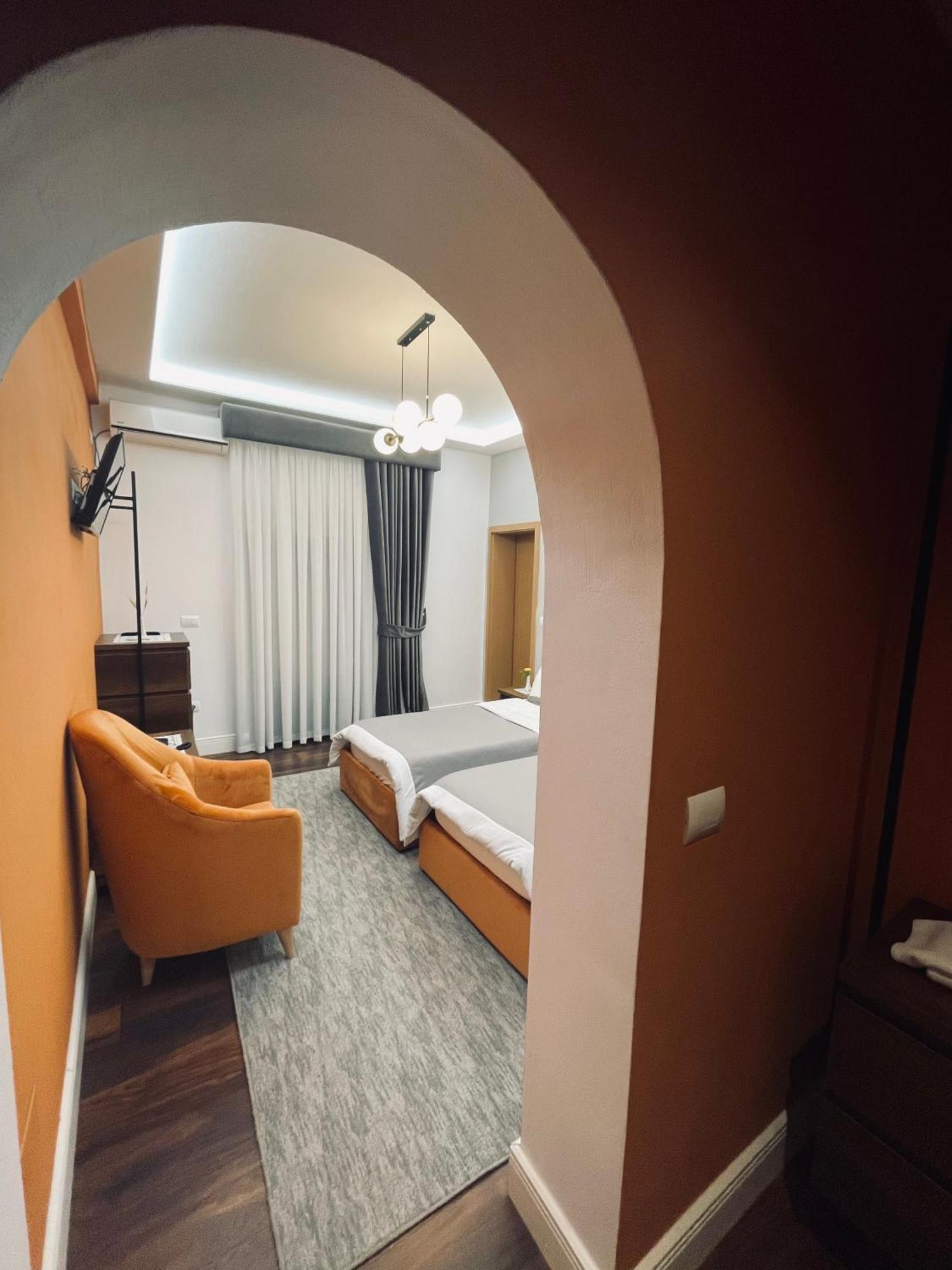Garden Boutique Hotel Elbasan Exteriör bild