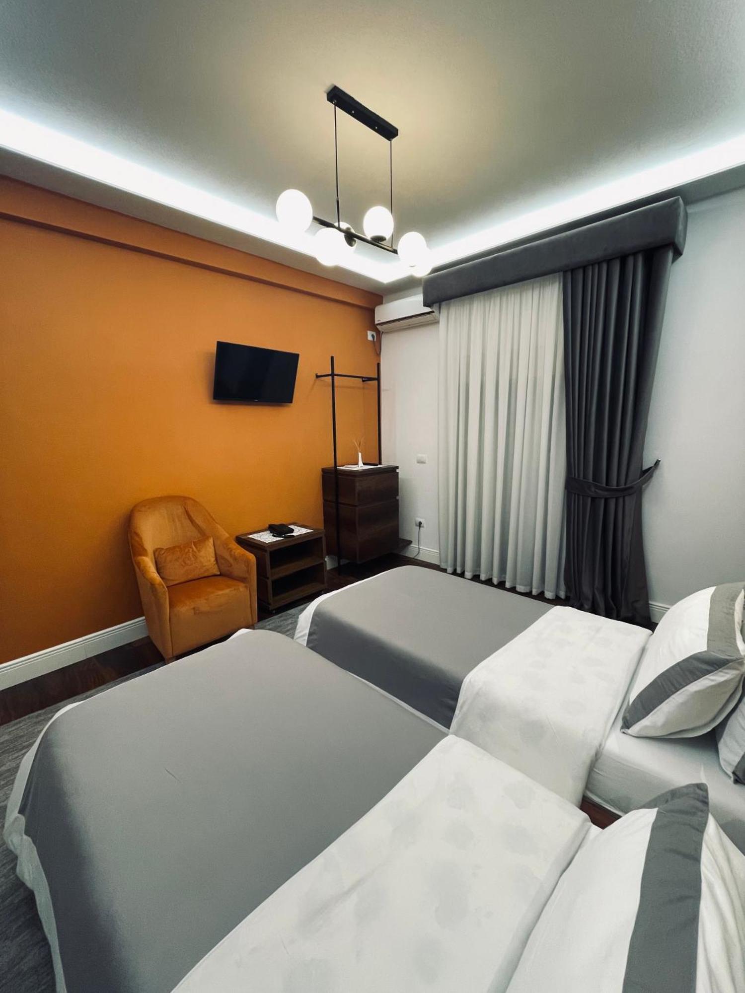 Garden Boutique Hotel Elbasan Exteriör bild